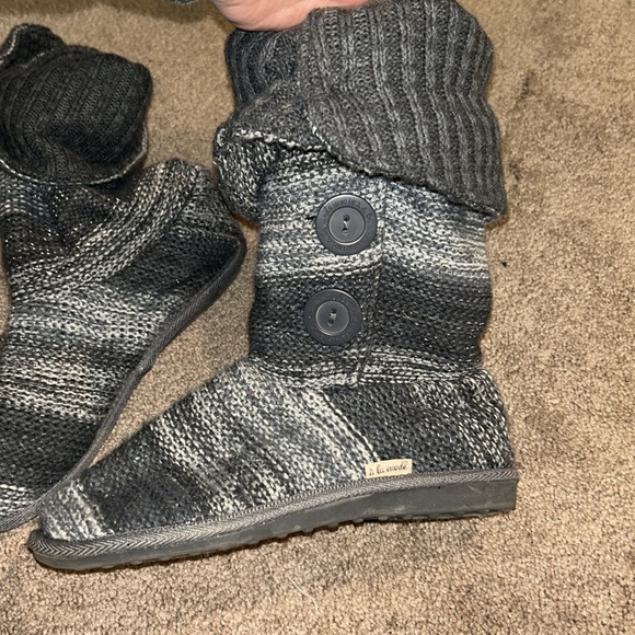 Size 7 gently used slouch Mukluk boots - Picture 2 of 3